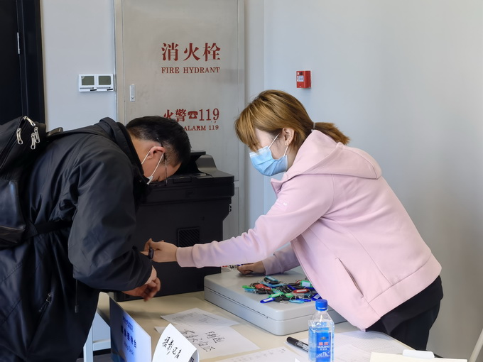 高校学生构成青春活力风景线，千余名志愿者服务保障“相约北京”