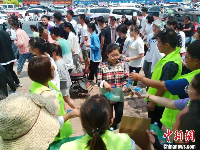 山西“80后”男子成立志愿者队伍：只要有需要我就在