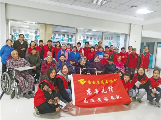 古城西安一道亮丽的风景线——“爷爷奶奶级”的志愿者