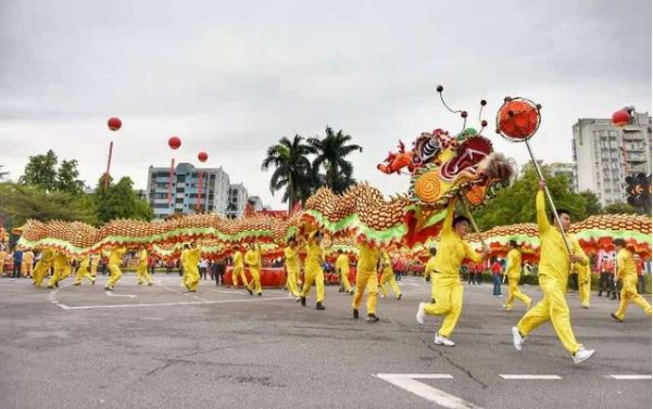 广东中山慈善万人行认捐超1亿元 志愿者34年持续做好保障