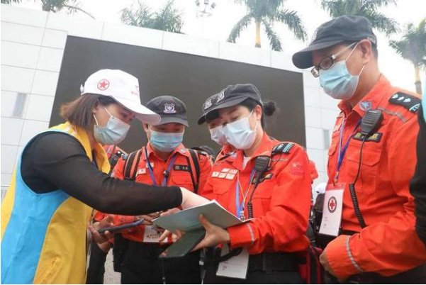 广东中山慈善万人行认捐超1亿元 志愿者34年持续做好保障