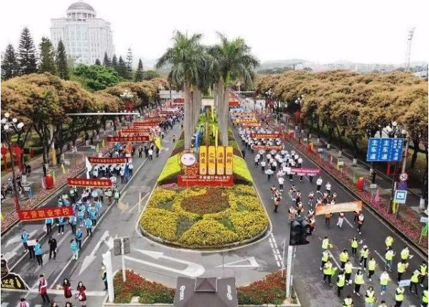 广东中山慈善万人行认捐超1亿元 志愿者34年持续做好保障