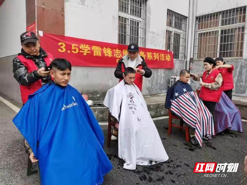 3.5学雷锋｜暖心！志愿者为“最可爱的人”义务理发