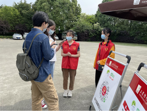 “五一”小长假 广汉团市委组织350名青年志愿者为游客提供全方位志愿服务