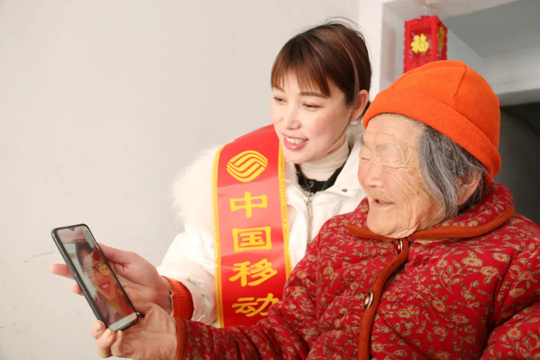 他们是发光发热的志愿者