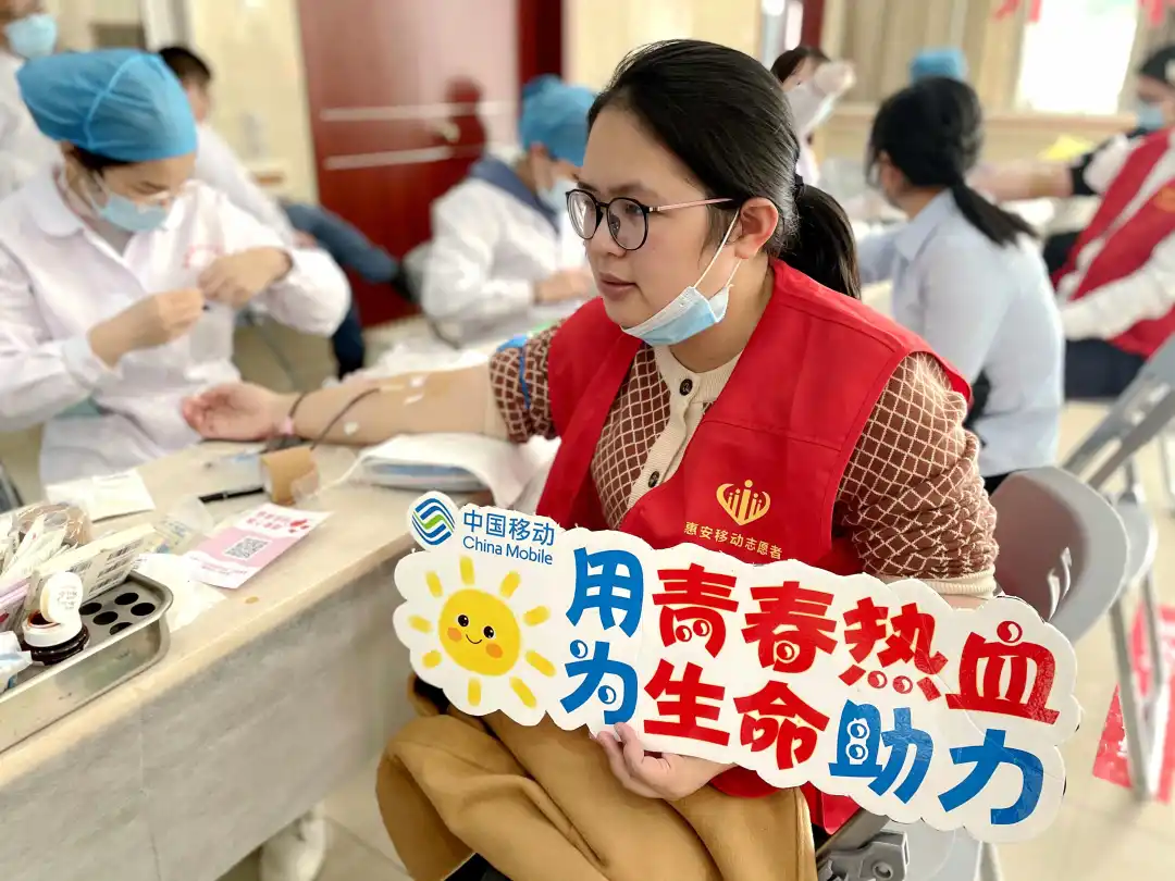 他们是发光发热的志愿者